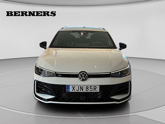 Volkswagen Passat 8 of 15