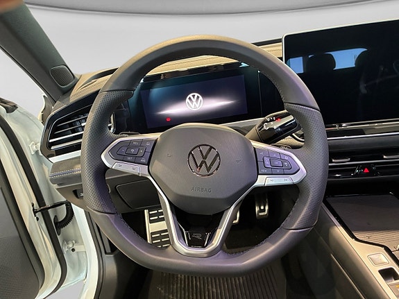 Volkswagen Passat 12 of 15