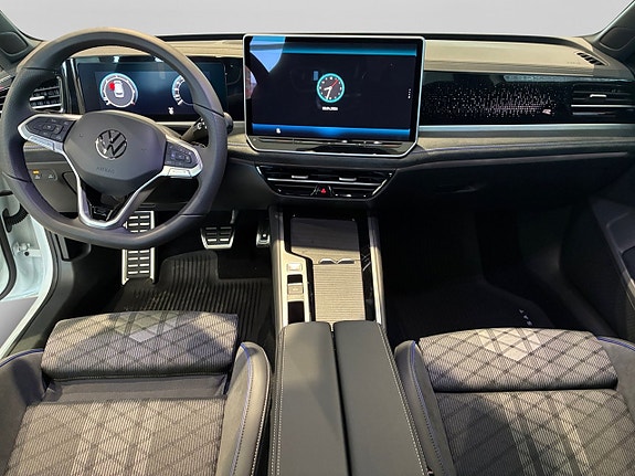 Volkswagen Passat 10 of 15