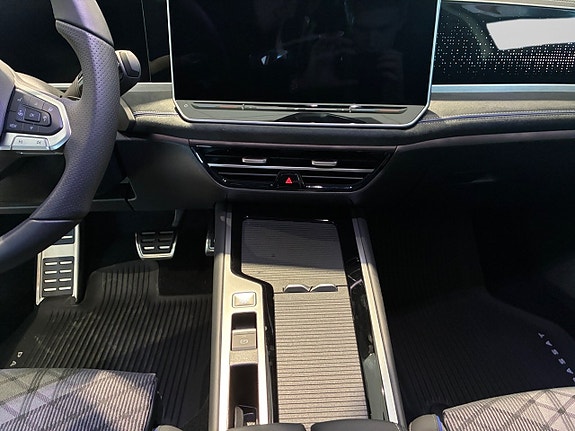 Volkswagen Passat 11 of 15