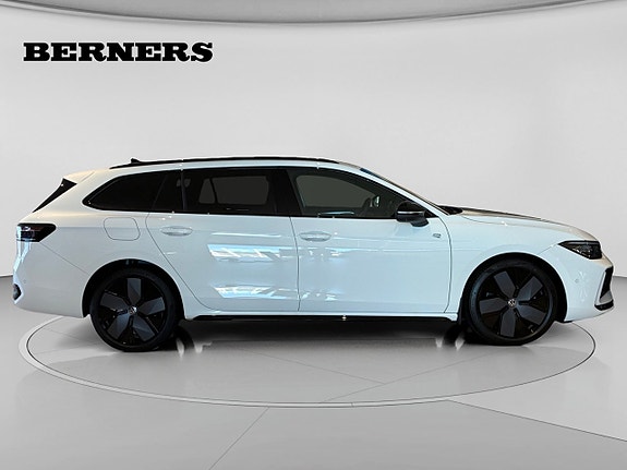 Volkswagen Passat 6 of 15