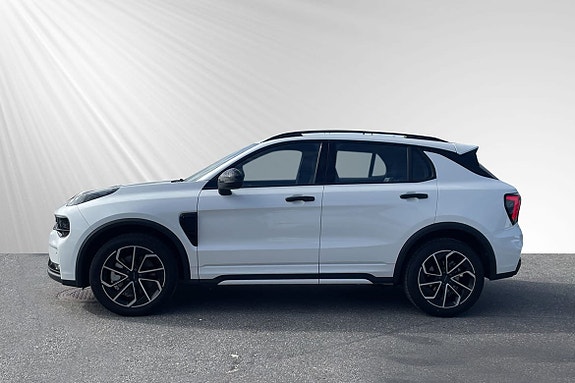Lynk & Co 01 2 of 5