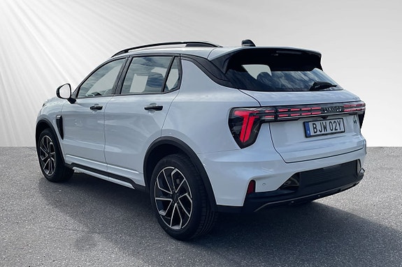 Lynk & Co 01 3 of 5