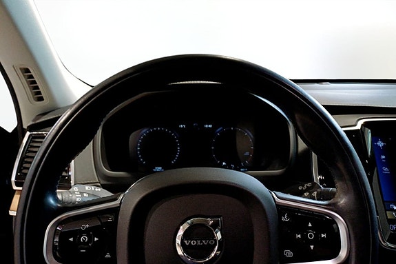 Volvo XC90 7 of 11