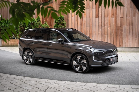 Volvo EX90 2 of 5