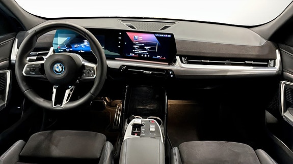 BMW iX2 4 of 5