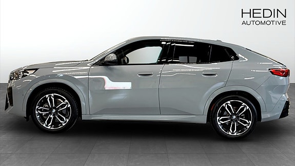 BMW iX2 6 of 9