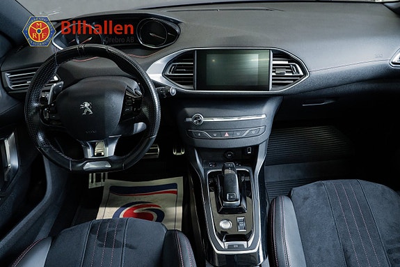 Peugeot 308 8 of 16