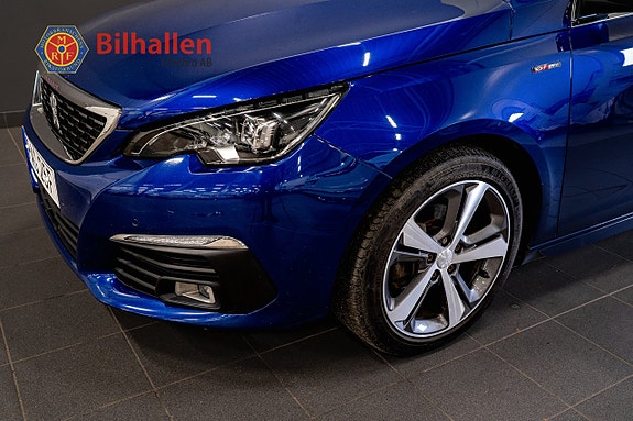 Peugeot 308 2 of 5