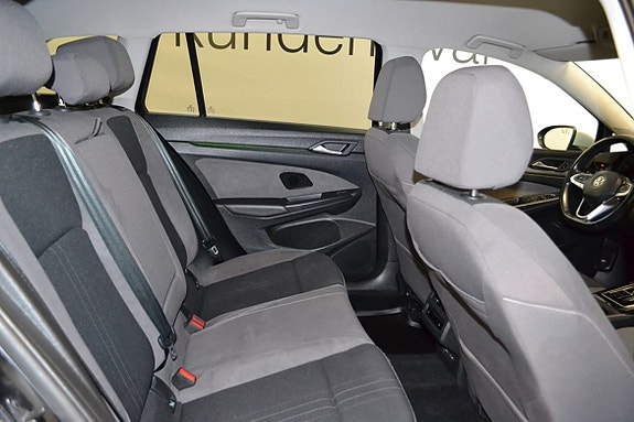 Volkswagen Golf Alltrack 12 of 13