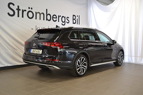 Volkswagen Golf Alltrack 3 of 5