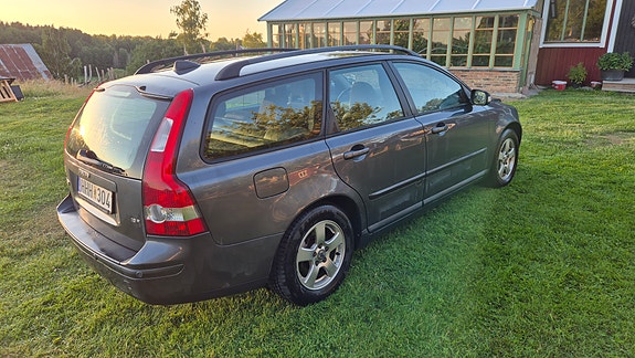 Volvo V50 2 of 12