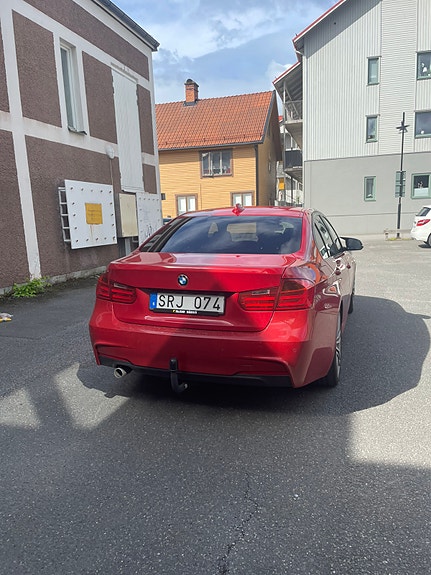 BMW 320d 4 of 5