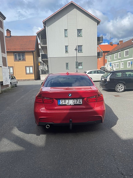 BMW 320d 3 of 5