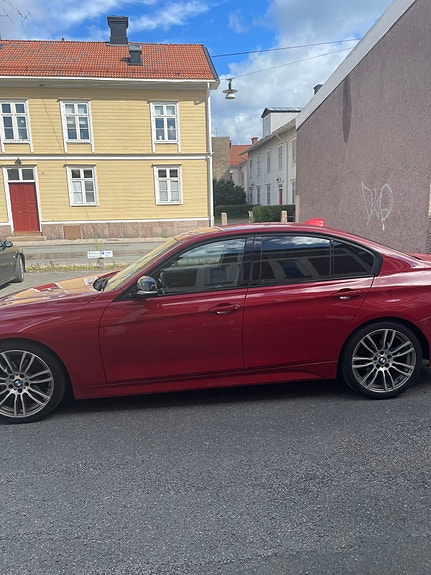 BMW 320d 2 of 5