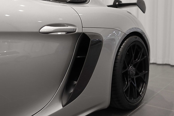 Porsche 718 10 of 27