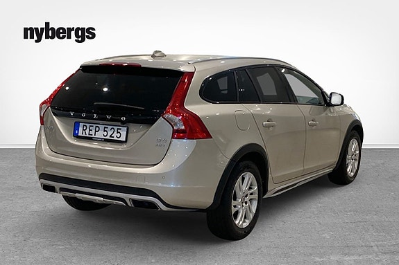 Volvo V60 Cross Country 4 of 5