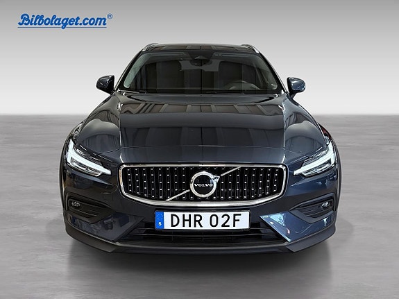 Volvo V60 Cross Country 2 of 5