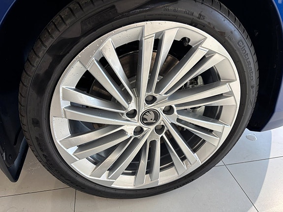 Skoda Superb 2 of 5