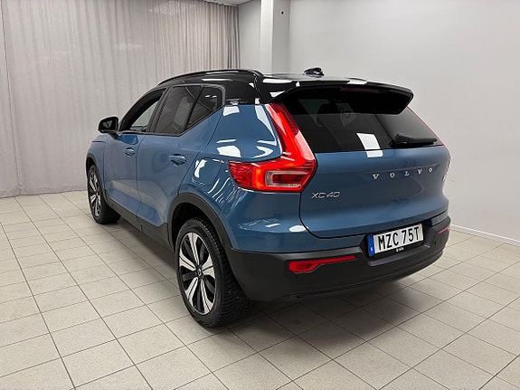 Volvo XC40 3 of 5