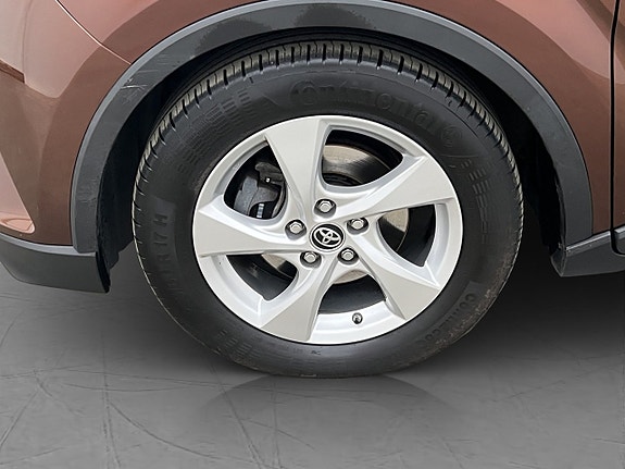 Toyota C-HR 22 of 25