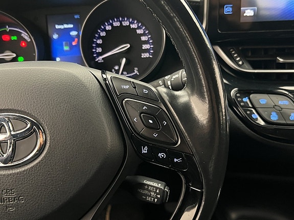 Toyota C-HR 15 of 25