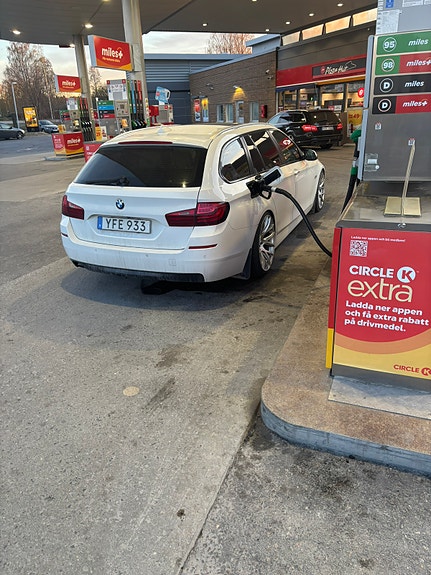 BMW 520d 2 of 5