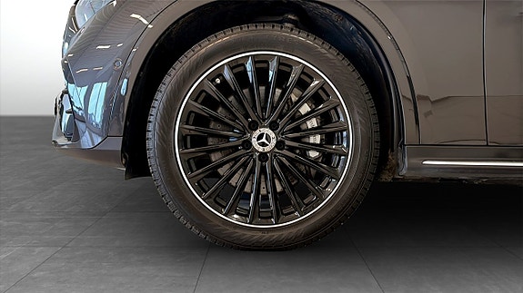 Mercedes-Benz GLC300 de 9 of 13