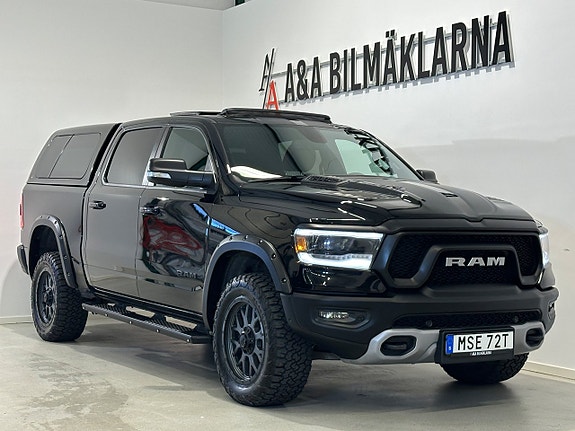 Dodge RAM 1500 2 of 5