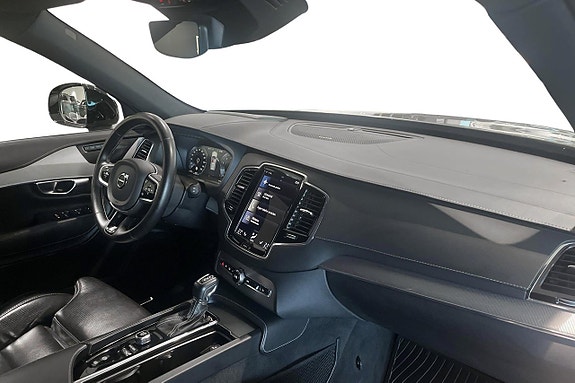 Volvo XC90 10 of 21