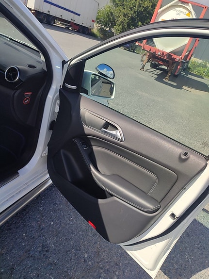 Mercedes-Benz B220 d 17 of 19