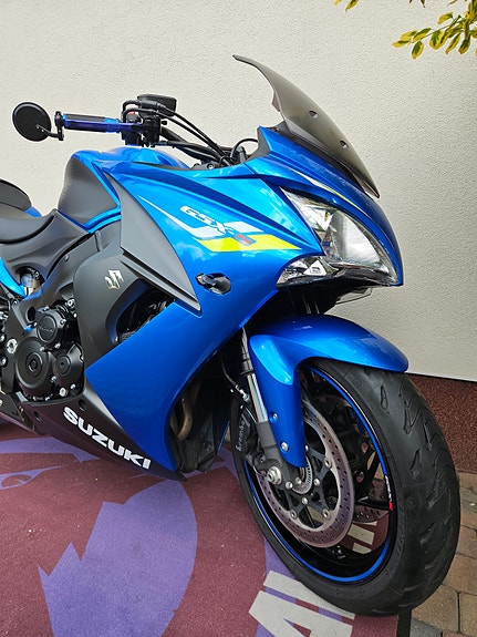Suzuki GSX-S1000 2 of 14