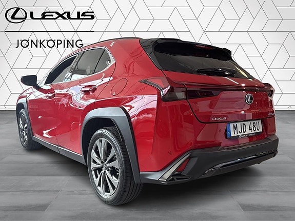 Lexus UX250h 4 of 16