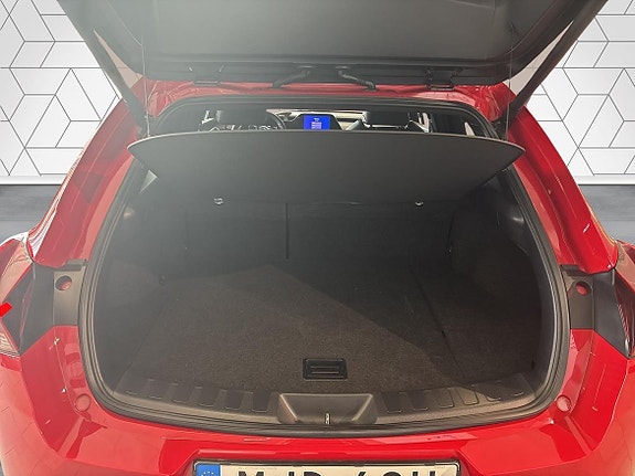 Lexus UX250h 11 of 16