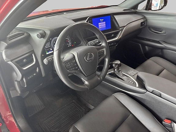 Lexus UX250h 12 of 16