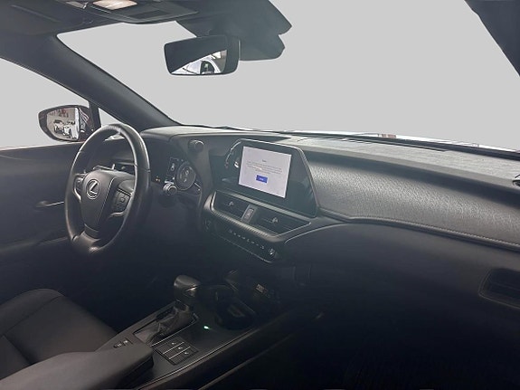 Lexus UX250h 8 of 16