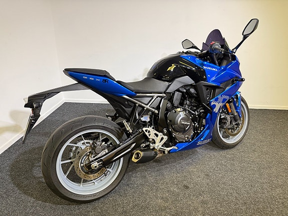 Suzuki GSX-8R 3 of 8