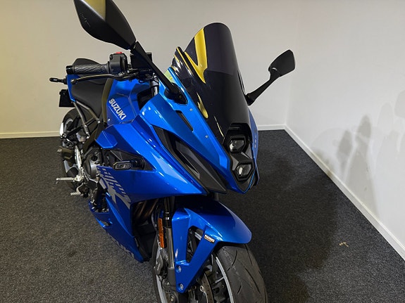 Suzuki GSX-8R 5 of 8