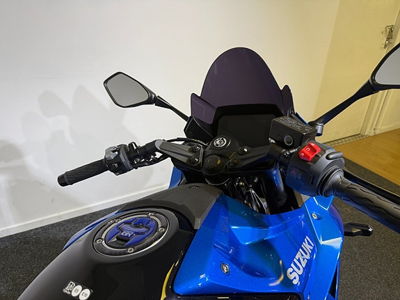 Suzuki GSX-8R 8 of 8