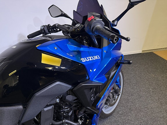 Suzuki GSX-8R 7 of 8