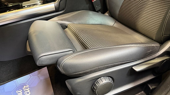 Mercedes-Benz GLA250 e 14 of 20