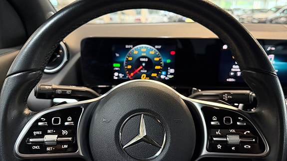 Mercedes-Benz GLA250 e 15 of 20