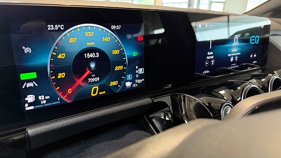 Mercedes-Benz GLA250 e 16 of 20