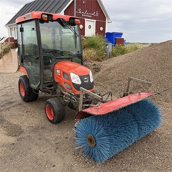Kioti CS2610 - Med 125 cm kost / with 125 cm broom 10 of 30