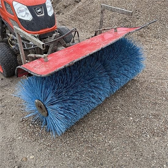 Kioti CS2610 - Med 125 cm kost / with 125 cm broom 11 of 30