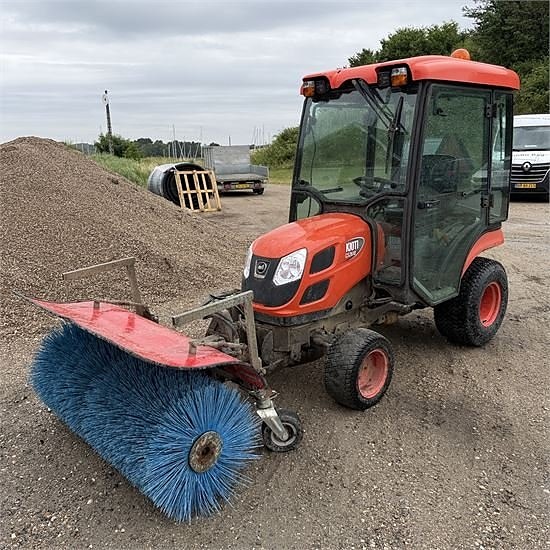 Kioti CS2610 - Med 125 cm kost / with 125 cm broom 2 of 30
