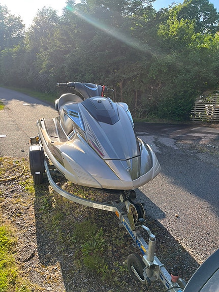 Yamaha Waverunner FX SHO Cruiser 2 of 3