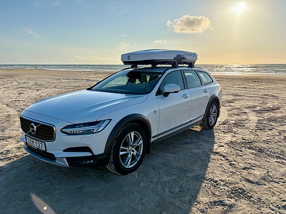 Volvo V90 Cross Country 2 of 14