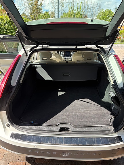 Volvo V90 Cross Country 13 of 14