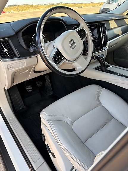 Volvo V90 Cross Country 9 of 14